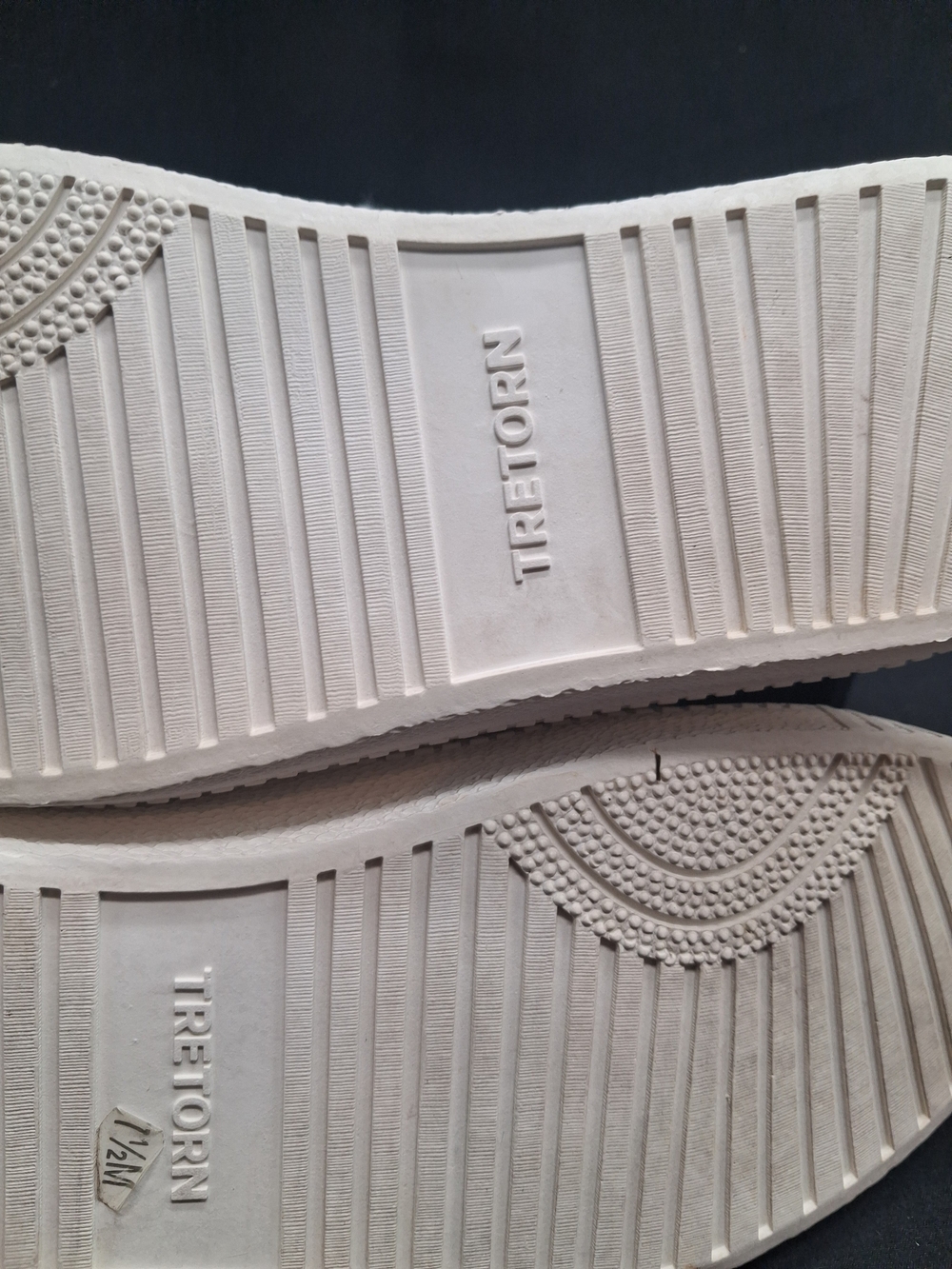 Tretorn White Canvas Low-Top Sneakers with Black Accent. 7.5. Gently Used - Picture 7 of 8
